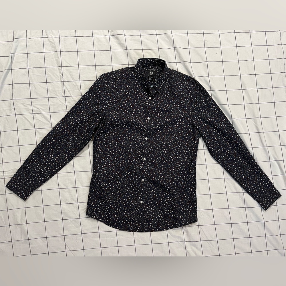 H&M Multicolored Print Dress Shirt. Size Medium- Slim Fit.